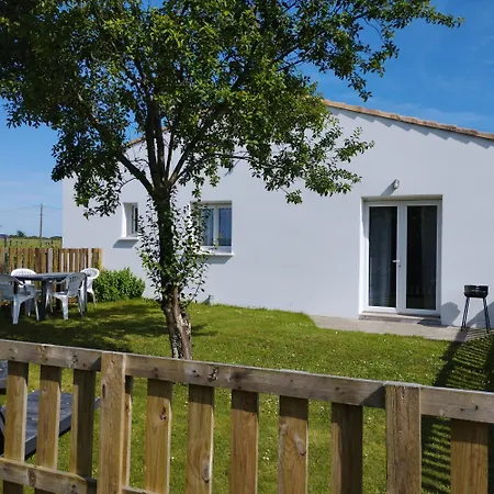 Apartment Entre Terre Et Saint-Romain-de-Benet